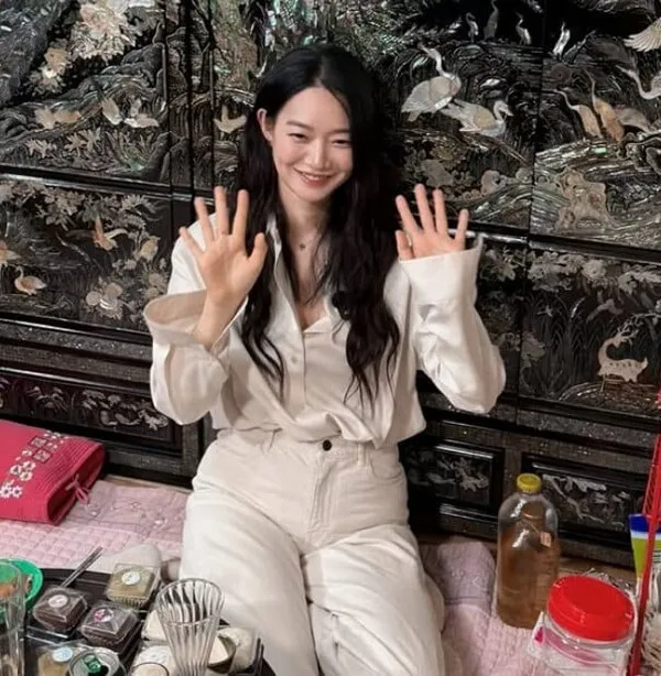 Lee Young-ji và Shin Min-ah gây cười với màn đối đáp cực lầy lội