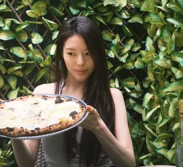 Jo Hye-jung: 'I keep eating and eating because I'm so thin' during Paris trip