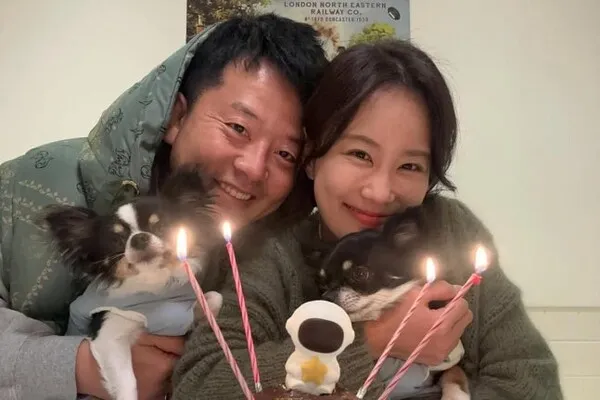 Comedian Kim Jun-ho's Bizarre 1 AM Habit: Using a Pet Pee Pad to Clip Toenails Leaves Wife Kim Ji-min Sighing