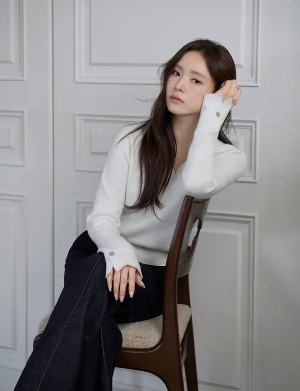 Shin Se-kyung khoác lên mình phong cách mùa thu đầy thanh lịch, "vẻ đẹp thuần khiết càng thêm sâu lắng"