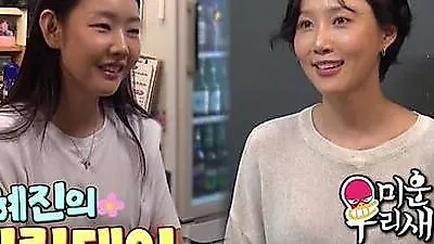 Han Hye-jin and Hwasa reunite to shake up Namdaemun Market