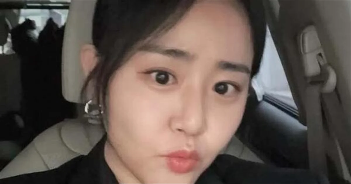 Moon Geun-young lấy lại vẻ ngoài sắc sảo, thanh mảnh