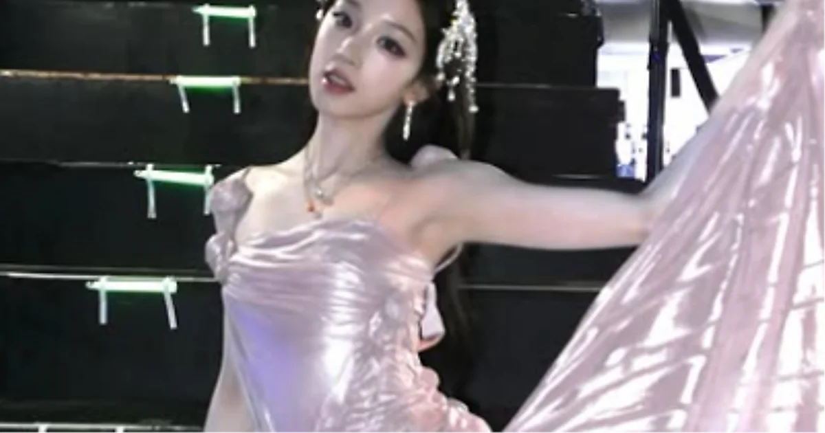 (G)I-DLE's Yuqi stuns in Macau with elegant pink princess look