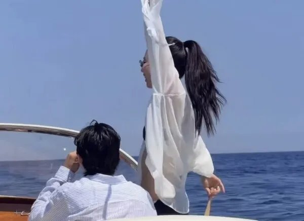 "Phải chăng là một cặp đôi?" Jennie (BLACKPINK) và Kai lại bị bắt gặp tại Tây Ban Nha trong bầu không khí đầy lãng mạn