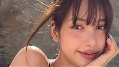 Lisa [BLACKPINK] diện bikini khoe dáng quyến rũ sau khi xin lỗi fan