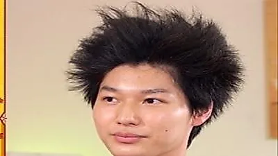 爆弾ヘアのイケメンが激変！ストレートヘアに変身後、アイドル事務所からスカウトも