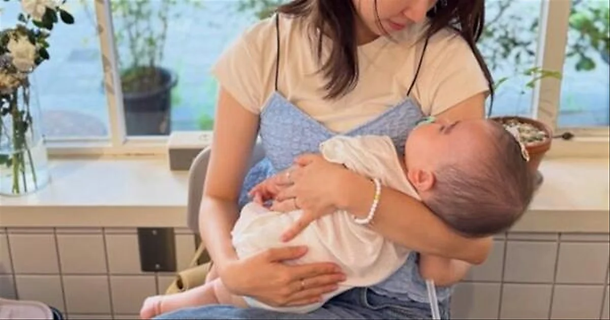 Lee Min-woo và Lee Ami khoe khoảnh khắc ngọt ngào bên con gái