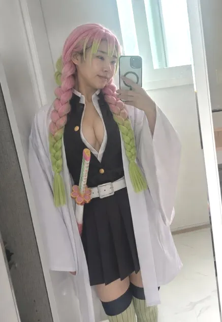 Lee Se-young ignores requests to moderate exposure level, proceeds with cosplay
