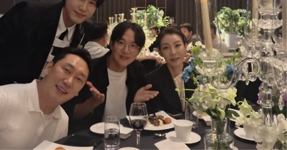 Lee Seung Yoon hội ngộ Jang Sung-kyu, Seol Su-hyeon và Shin Seong tại đám cưới