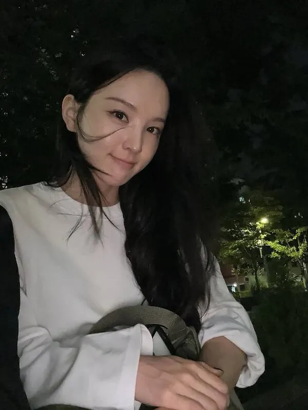 即将步入29岁的Song So-hee，依然停留在那位国乐少女时代