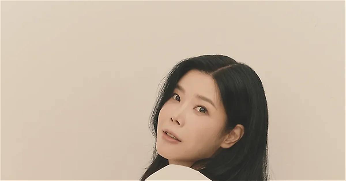 Lyn ủng hộ 'Nữ hoàng cảm xúc' Kim Da-hyun sau khi bị Sim Soo-bong chỉ trích