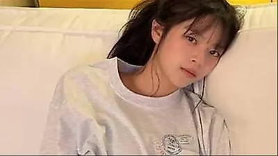 Jeongyeon (TWICE) khoe vẻ đẹp thanh khiết trong đồ mặc nhà, sẵn sàng lấn sân diễn xuất