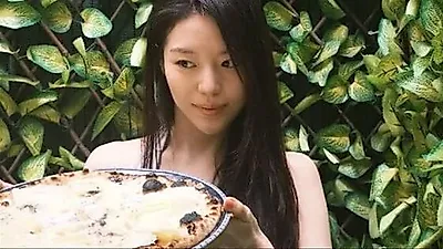 Jo Hea-jung tận hưởng chuyến du lịch Paris: 'Vì gầy nên tôi ăn mãi không thôi'