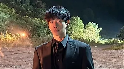 Jung Hae-in left to promote new series alone amid co-star controversy