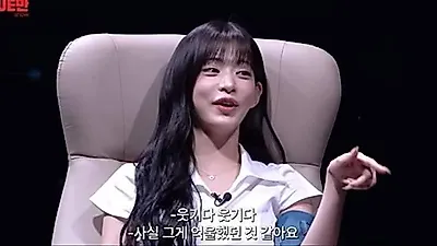fromis_9's Lee Chae-young addresses e-cigarette controversy: 'I've never smoked'