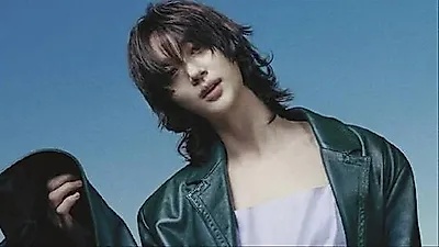 Byeon Woo-seok's bold transformation: long hair and off-the-shoulder look
