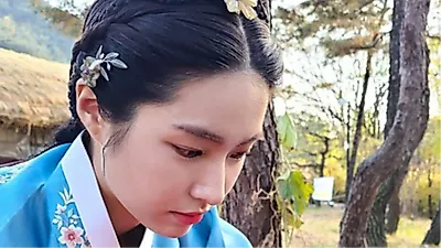 Oh Ha-young's 'first hanbok' post resurfaces amid ancestor controversy