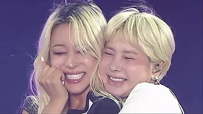 Jewelry Reunites on Stage After 20 Years: 'How Can I Not Cry?'