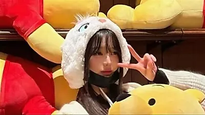 IVE's Jang Won-young exudes princess vibes at Disneyland