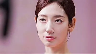 Park Shin-hye stuns in elegant pink dress amid second pregnancy