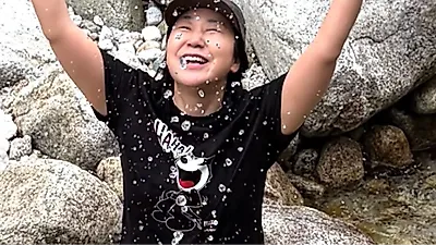 Ra Mi-ran enjoys summer getaway in mountain valley