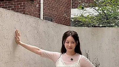 Oh Yeon Seo exudes pictorial charm in effortless daily photos