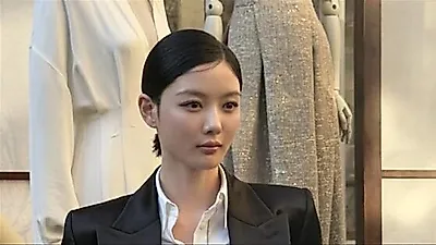 キム・ユジョン、ミラノで成熟した姿を披露「見せるべきものは見せなければ」