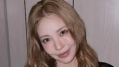 BoA身着透视装配链条项链 展现“即将步入40岁的从容”