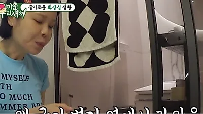 Lyn's quirky habit: eating peaches in the bathroom