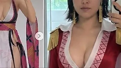 Comedian Lee Se-young stuns with daring anime cosplay