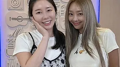 Hyolyn stuns fans with pure, natural beauty