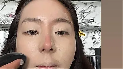 Yura (Yooi) Reacts to Trendy Chinese Douyin Makeup Style
