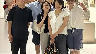 Kim Je-dong spotted at exhibition with Lee Moon-sae and Lee Seong-mi