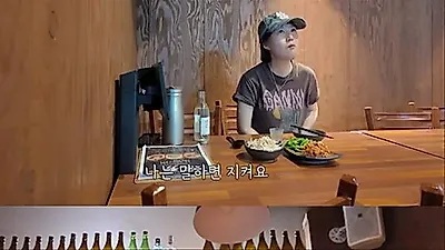Jang Yoon-jeong sheds tears over mother's fraud allegations
