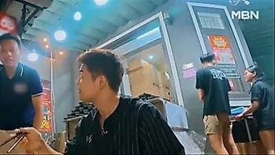 Jun Hyun-moo与Lee Joon岘港重聚：仅靠一条裤子就足够