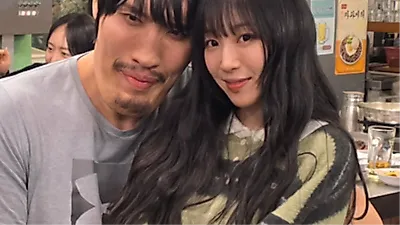 Giant Choi Hong-man and petite Tzuyang pose as 'Giant and Fairy'