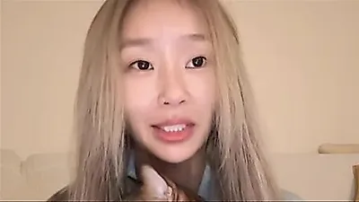 Hyolyn reveals stunning bare-faced look, joins cat food donation challenge