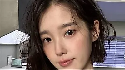 IU gây chú ý với mái tóc ngắn, xua tan tin đồn sức khỏe
