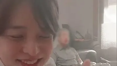 UN金桢勋中秋家庭聚会直播突传“噗”声，全场爆笑