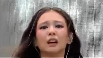 Jennie of Blackpink breaks into tears after stage mishaps