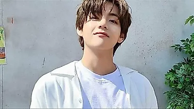 BTS V reveals hearing impairment in right ear