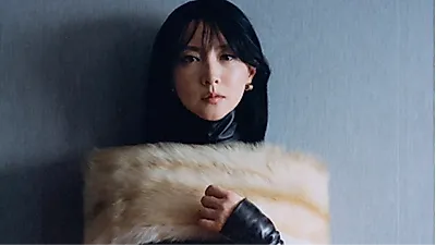 Lee Young-ae's unrivaled charm: modern luxury meets classical hanbok