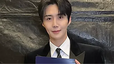 Kim Seon-ho sparks 'Photoshop' debate with award ceremony photos