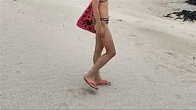 Stylist Han Hye-yeon shows off bold bikini look in Jeju Island