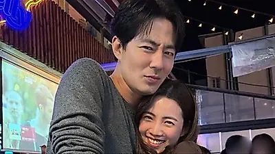 キム・ギバン、妻のチョ・インソンとの親密な写真撮影に「合法的な浮気」と冗談