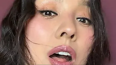 Lee Hyori tái hiện thời kỳ hoàng kim với lớp trang điểm đậm dù không dùng kem chống nắng