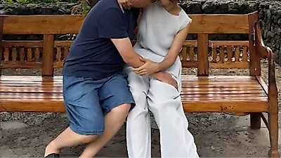 Lee Ji-hye and Moon Jae-wan's romantic getaway during family trip