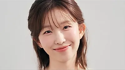 Born in 2000, Yoon Ga-i Is Dating Jang Ki-ha, Born in 1882