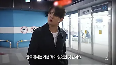 Kim Junsu ngỡ ngàng khi lần đầu trải nghiệm mua sắm tại Daiso