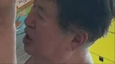 80-year-old Kim Yong Gun shows heartwarming side while babysitting grandson